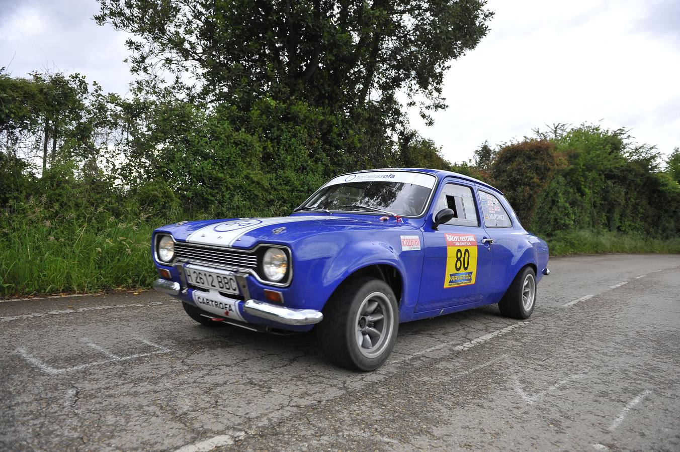 El Rally Trasmiera volvió a ser una auténtica fiesta de los clásicos sobre el asfalto, que ni la lluvia consiguió desluciar.