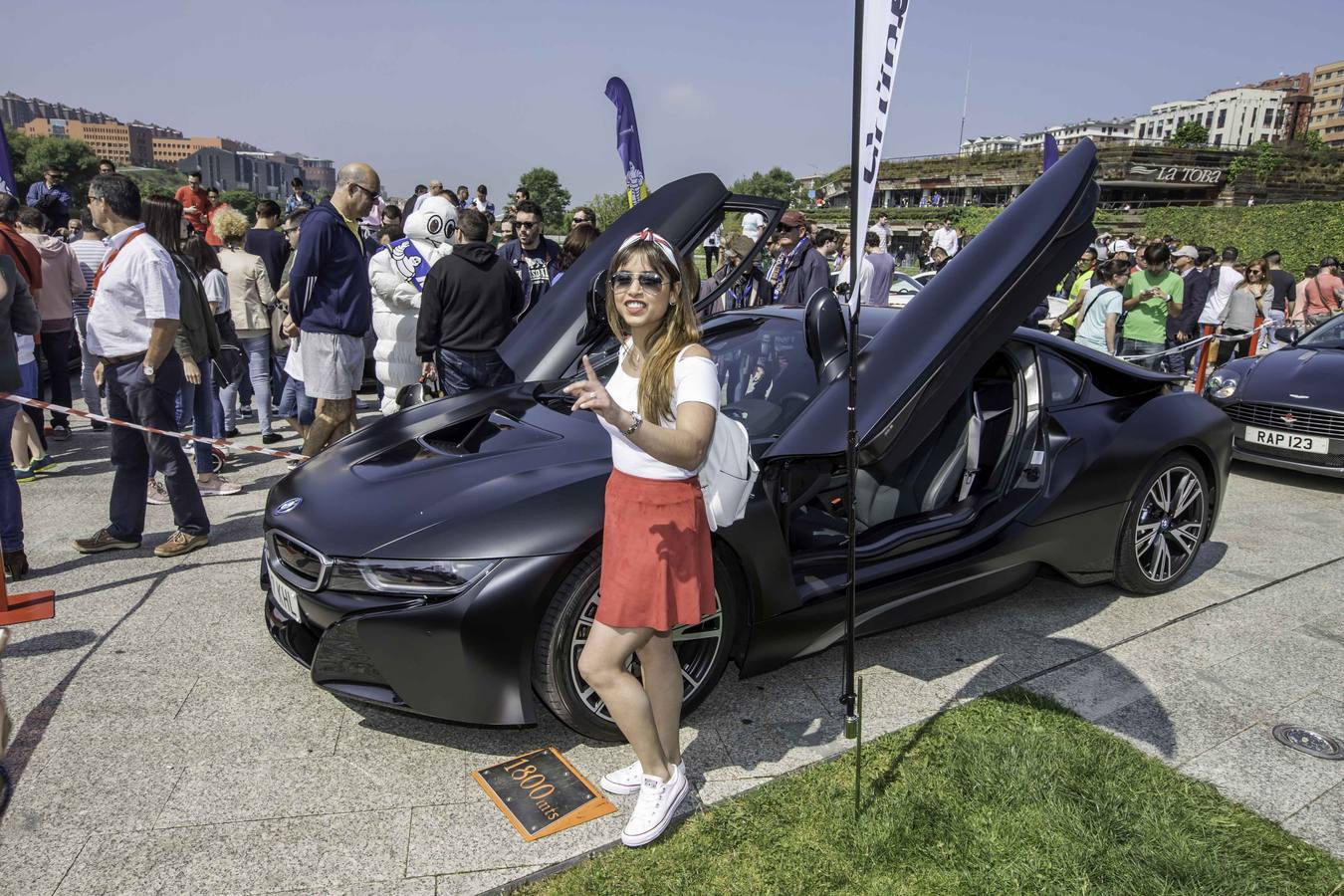 Coches como el Aston Martin DB11, el Ferrari F12 o el GTA Spano son algunos de los 160 deportivos que se han dado cita hoy en Santander. La XI edición de Superdeportivos Cantabria 'Ciudad de Santander' acoge diferentes rutas por la región y la concentración de esta mañana en el Parque de las Llamas.