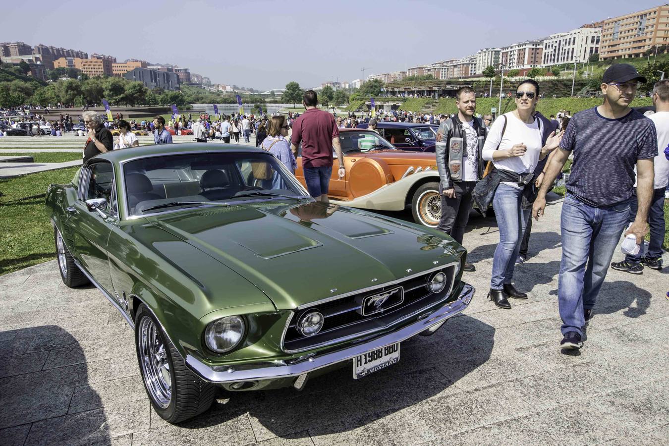 Coches como el Aston Martin DB11, el Ferrari F12 o el GTA Spano son algunos de los 160 deportivos que se han dado cita hoy en Santander. La XI edición de Superdeportivos Cantabria 'Ciudad de Santander' acoge diferentes rutas por la región y la concentración de esta mañana en el Parque de las Llamas.