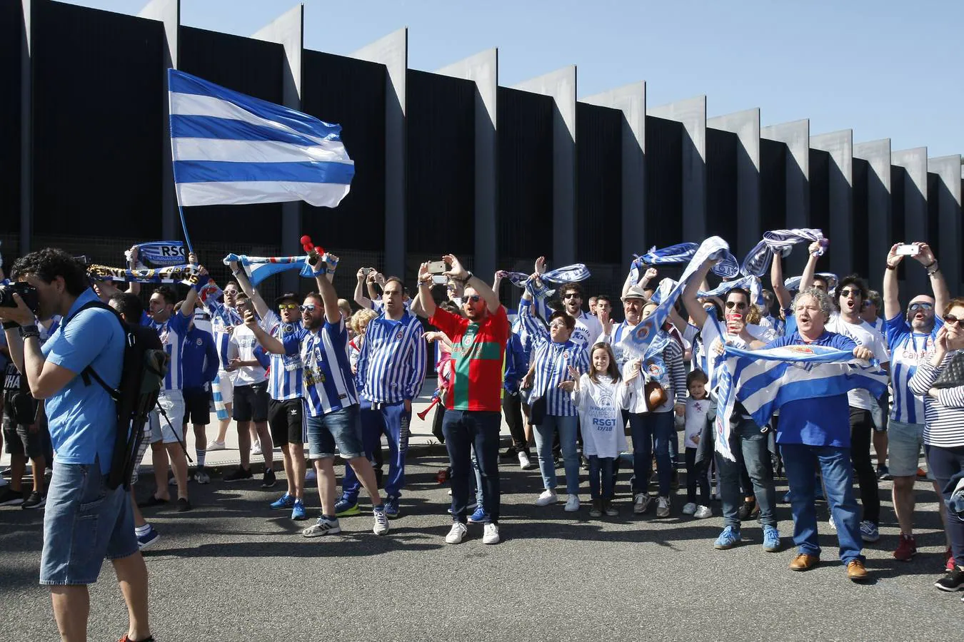 Fotos: Recibimiento a los jugadores de la Gimnástica en El Malecón