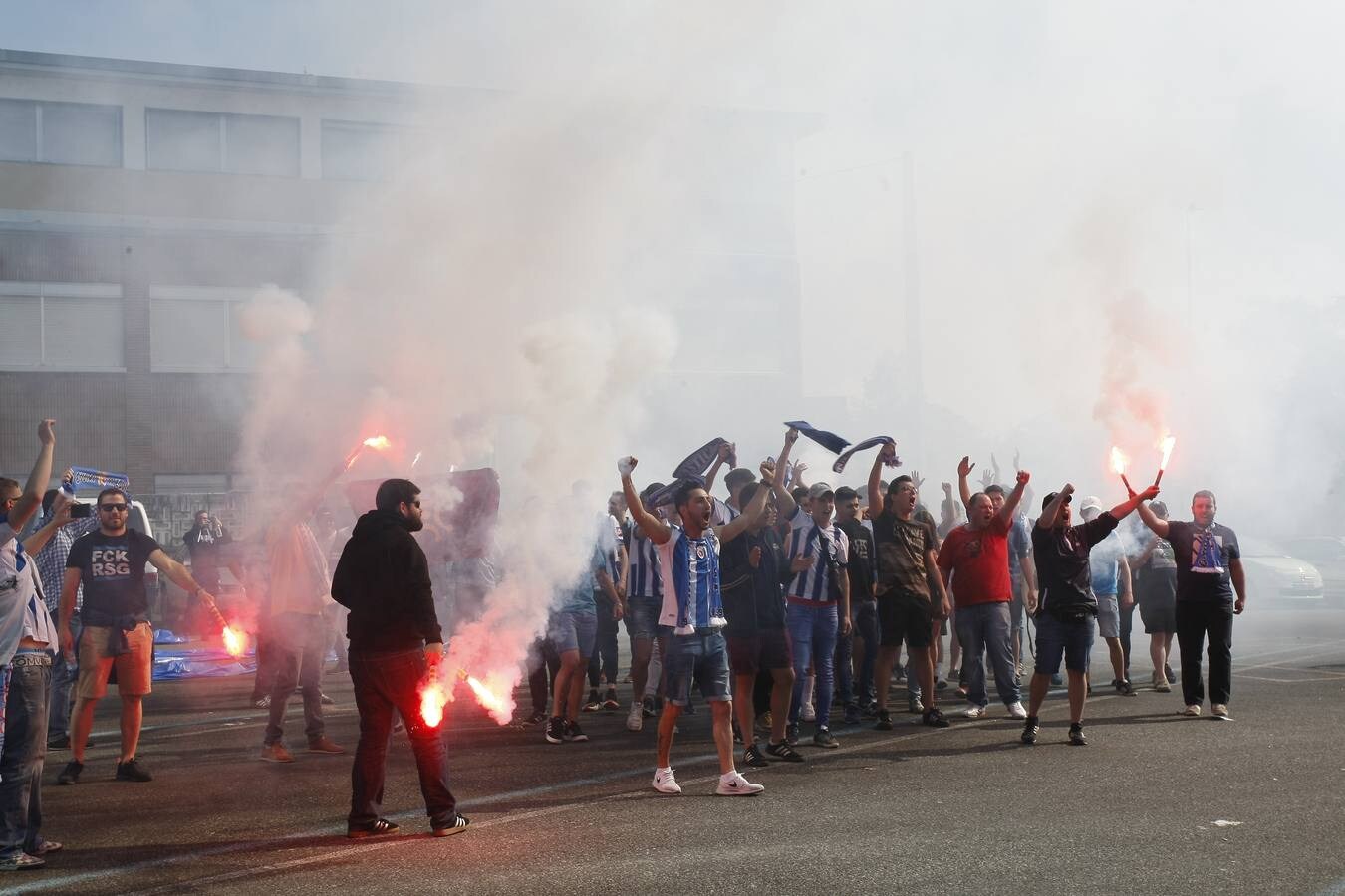 Fotos: Recibimiento a los jugadores de la Gimnástica en El Malecón