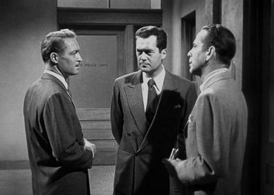 Imagen secundaria 1 - Humphrey Bogart y Gloria Grahame junto a los secundarios de 'En un lugar solitairo' (1950),Frank Lovejoy, Jack Reynolds y Jeff Donnell.