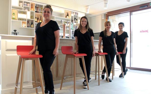 Cafetería:Patricia Ezquerra, Paula Fernandez, Mirella Ruiz y Semra Mehmedova. 