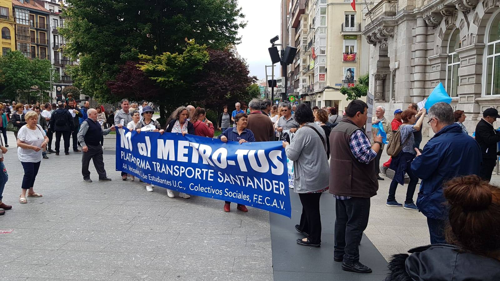 Fotos: Nueva concentración contra el MetroTUS