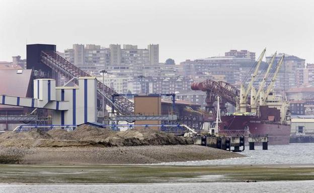 Estado actual de los trabajos del futuro Muelle de Raos, con bastante retraso sobre el calendario previsto. 