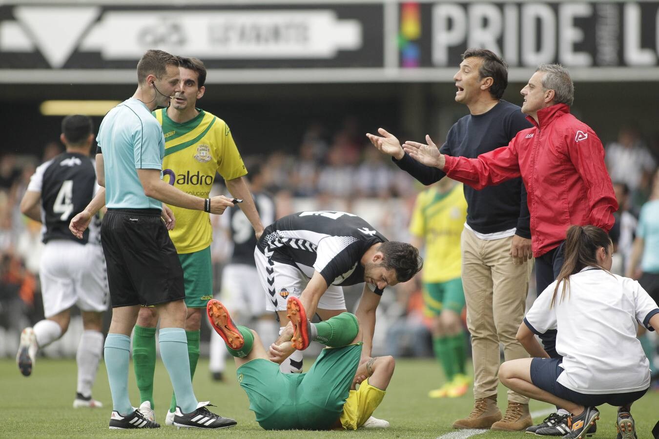 Fotos: El Tropezón cae en Castalia