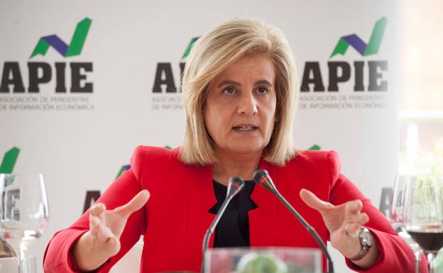 La ministra de Empleo, Fátima Báñez, en el acto de la APIE. 