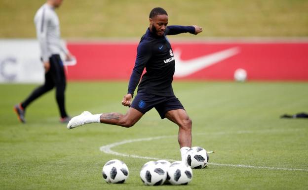 Sterling, en un entrenamiento de la selección inglesa.