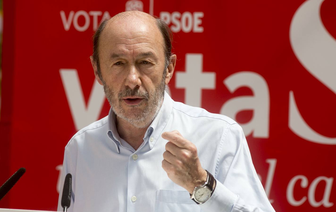 Pérez Rubalcaba: «Tiene pinta de que sale, crucemos los dedos»