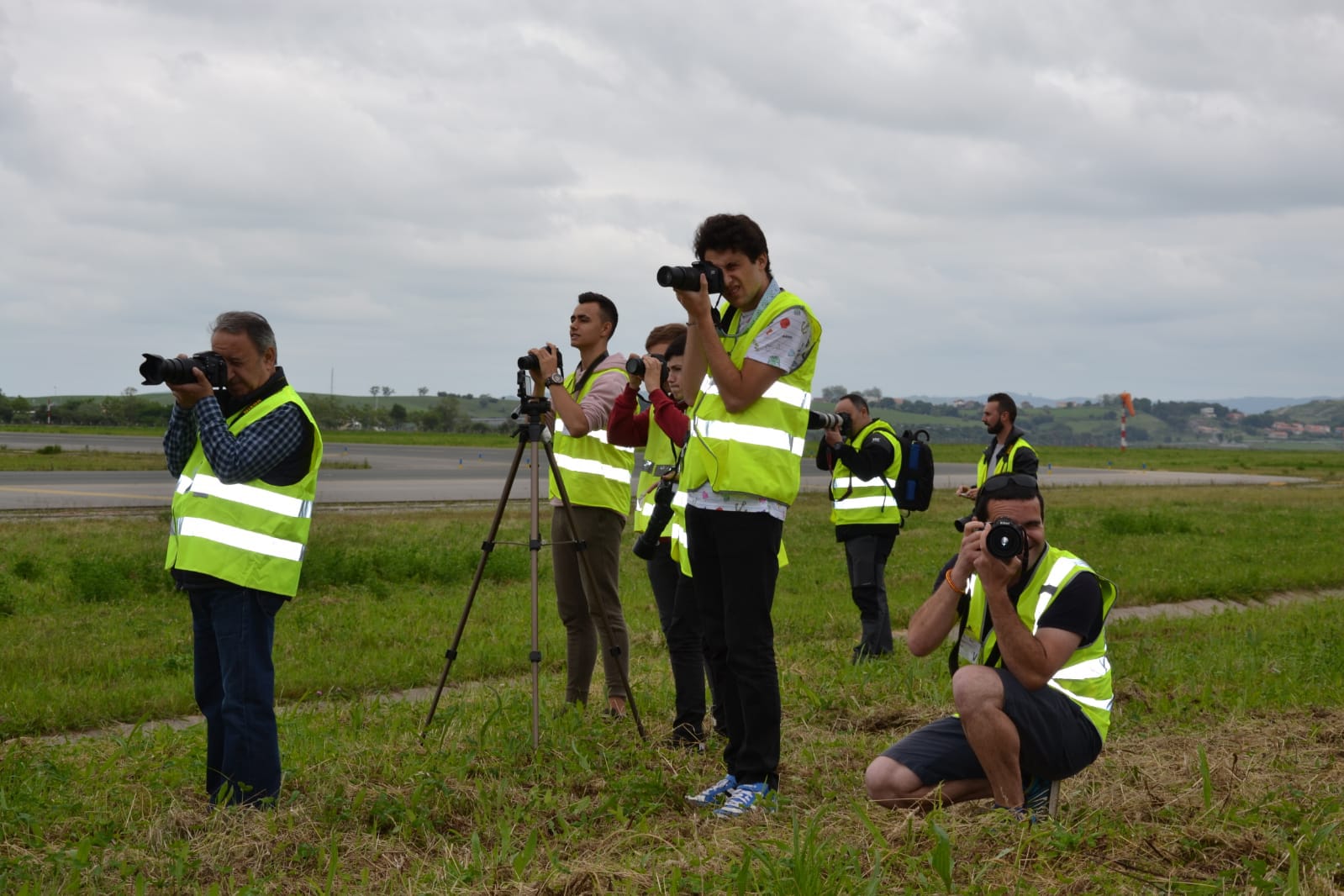 Una veintena de aficionados a fotografiar aviones han disfrutado este 31 de mayo de de la tercera edición de esta jornada