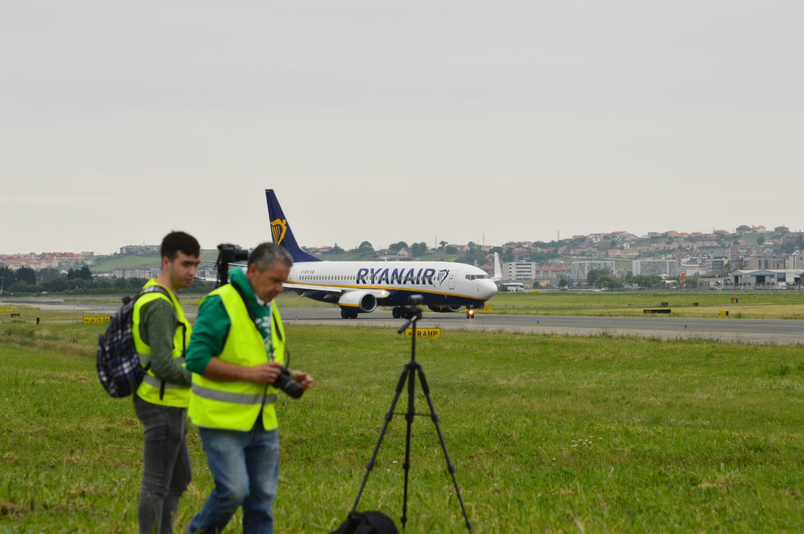 Una veintena de aficionados a fotografiar aviones han disfrutado este 31 de mayo de de la tercera edición de esta jornada