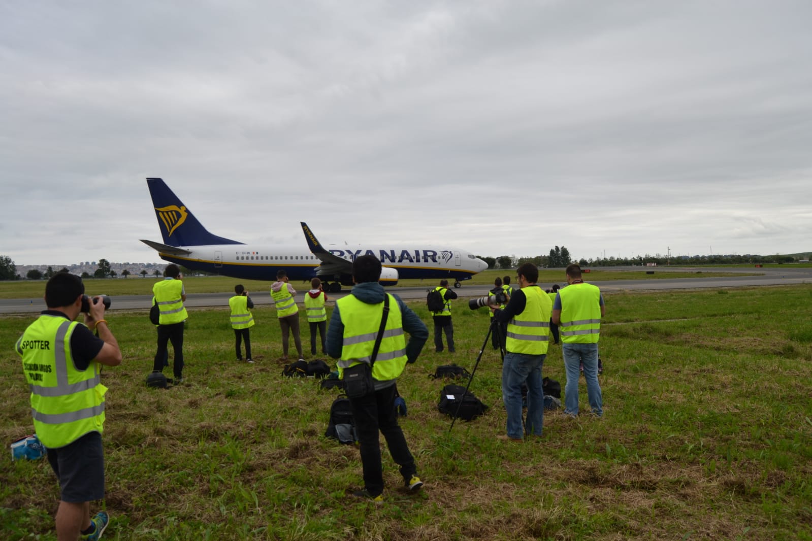 Una veintena de aficionados a fotografiar aviones han disfrutado este 31 de mayo de de la tercera edición de esta jornada