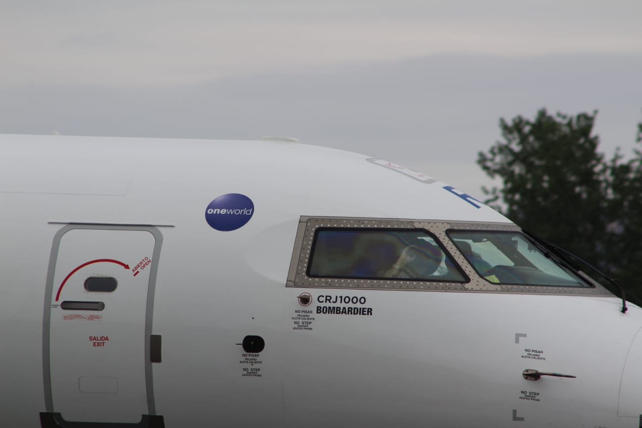 Una veintena de aficionados a fotografiar aviones han disfrutado este 31 de mayo de de la tercera edición de esta jornada