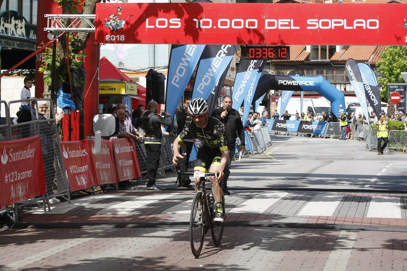 Fotos: Imágenes de los ciclistas de la prueba de carretera de Los 10.000 del Soplao