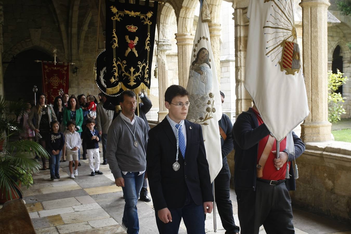 Fotos: El obispo de Santander preside la misa del Corpus