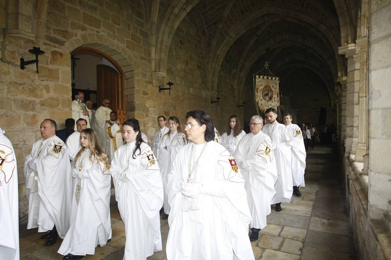 Fotos: El obispo de Santander preside la misa del Corpus