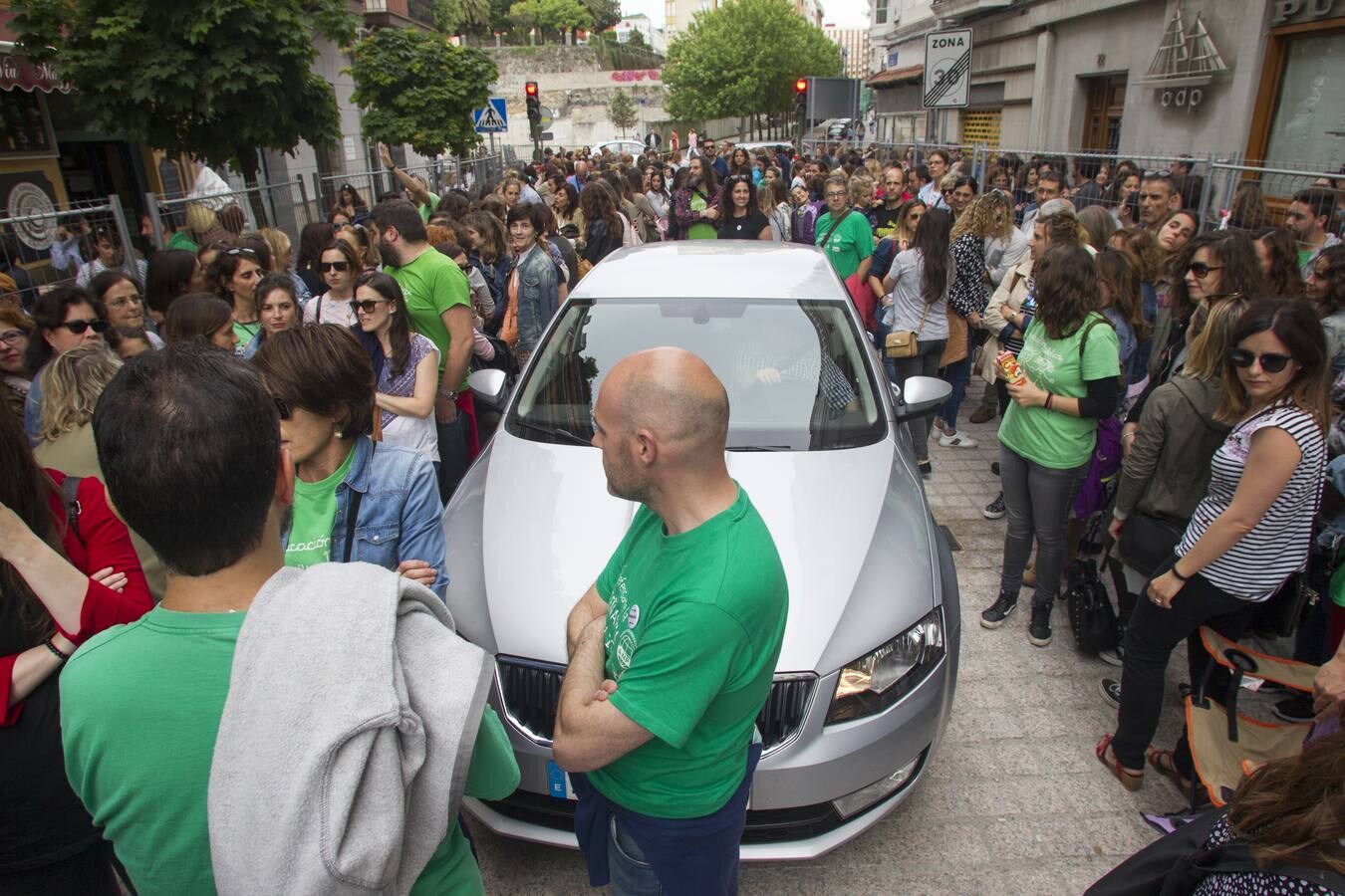 Fotos: Los profesores se manifiestan en Santander en contra de ampliar la jornada reducida