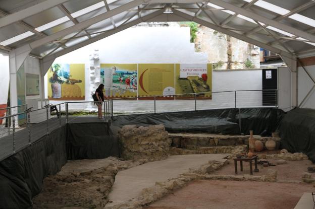 El teatro se podría ejecutar encima de Flavióbriga, una parcela que está en el casco urbano. :: i. c.