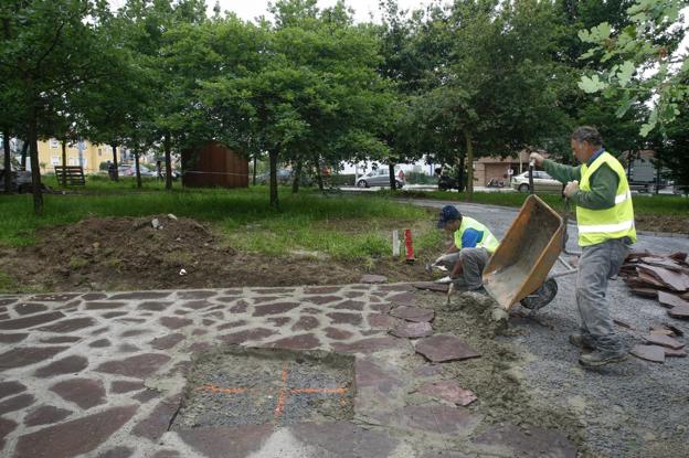 Los trabajos de construcción de la primera estación saludable han comenzado en el Bulevar Ronda, junto a la glorieta de los Rotarios.