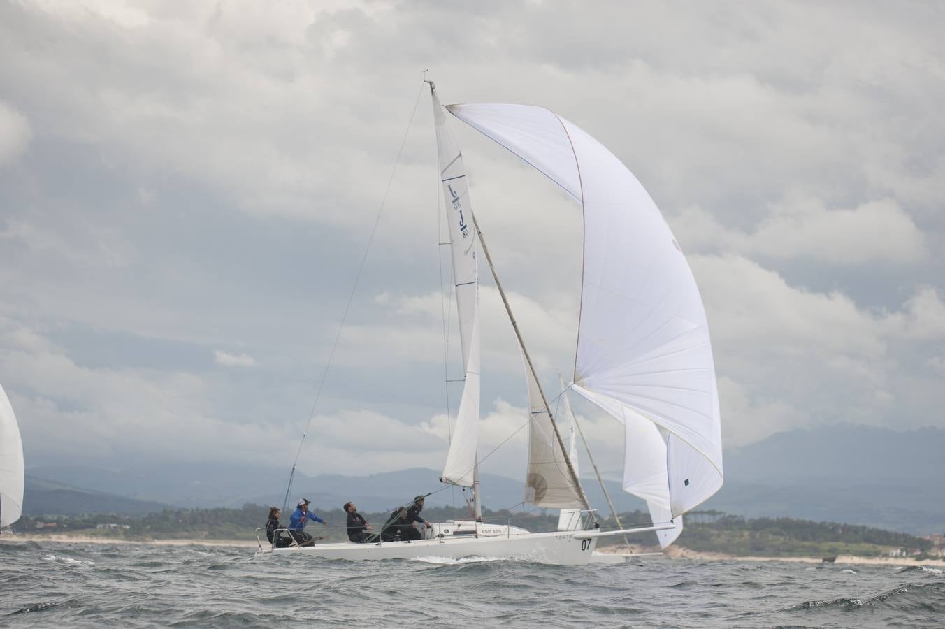 El Regional de J80 llega al Circuito Montañés, que este fin de semana toma las aguas de la bahía de la capital cántabra