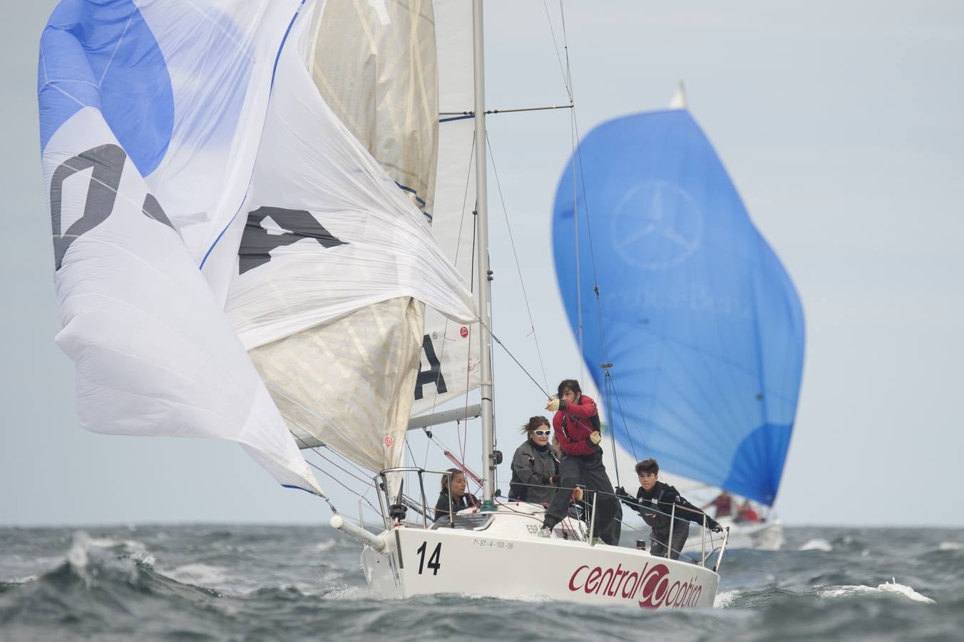 El Regional de J80 llega al Circuito Montañés, que este fin de semana toma las aguas de la bahía de la capital cántabra