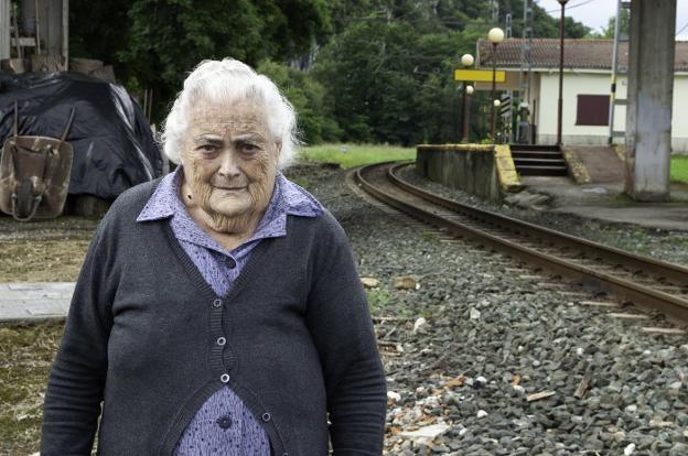 Josefa Arce vigiló los pasos a nivel y controló el tránsito de trenes en diferentes estaciones de Cantabria durante 27 años. 