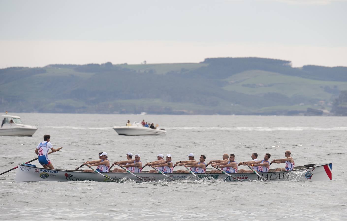 Los azules consiguieron aventajar en el primer tramo de la regata a Pedreña y mantuvieron la renta hasta la línea de meta