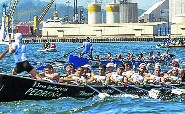 Pedreña, que presentó ayer su nuevo equipo, el año pasado junto a Astillero en la Bandera Sotileza. 