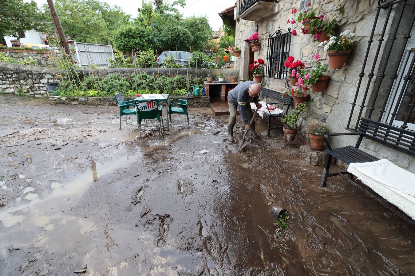 Las intensas lluvias registradas esta madrugada han ocasionado problemas en algunos puntos del extremo occidental de la región 