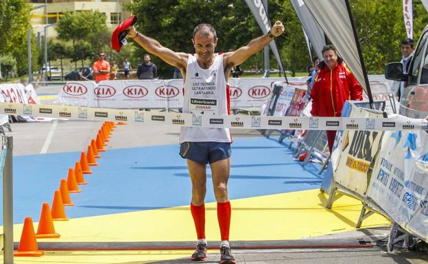 Juan Antonio Ramos, en una imagen de archivo (100 KM de Santander de 2016), confia en reeditar el título de campeòn de España de 100 kilómetros que ostenta desde hace dos años. 