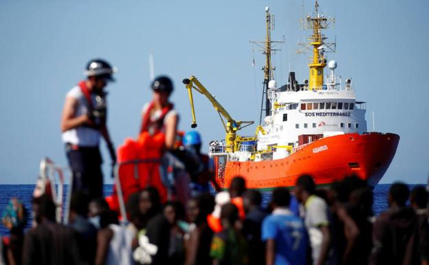 Cantabria se ofrece para recibir a refugiados del 'Aquarius'