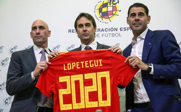 Lopetegui, el día que renovó con la selección hasta 2020 tras ser elegido Luis Rubiales nuevo presidente de la Federación./