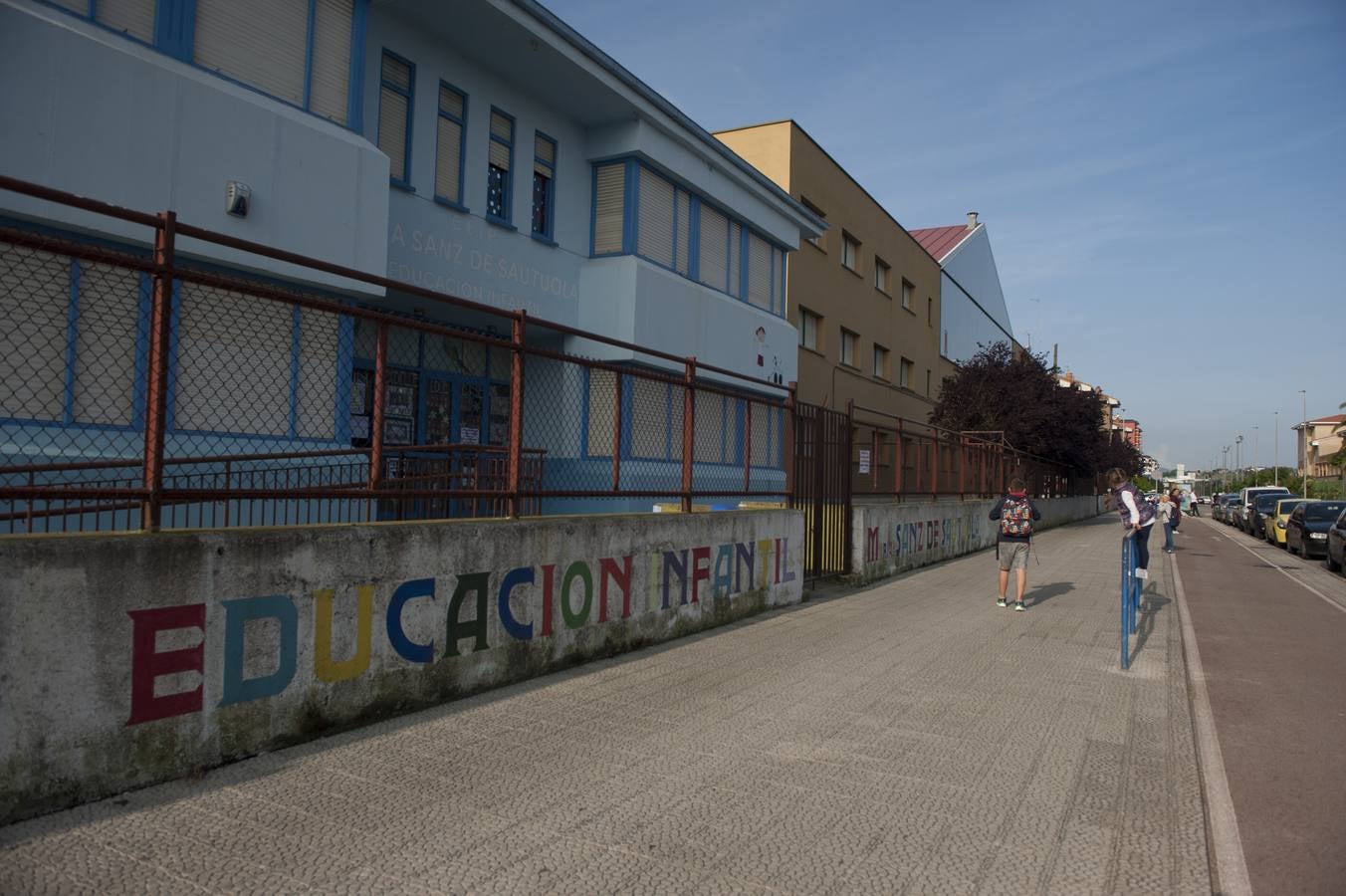 Imágenes del colegio María Sanz de Sautuola, en Santander, en este día de huelga en la educación