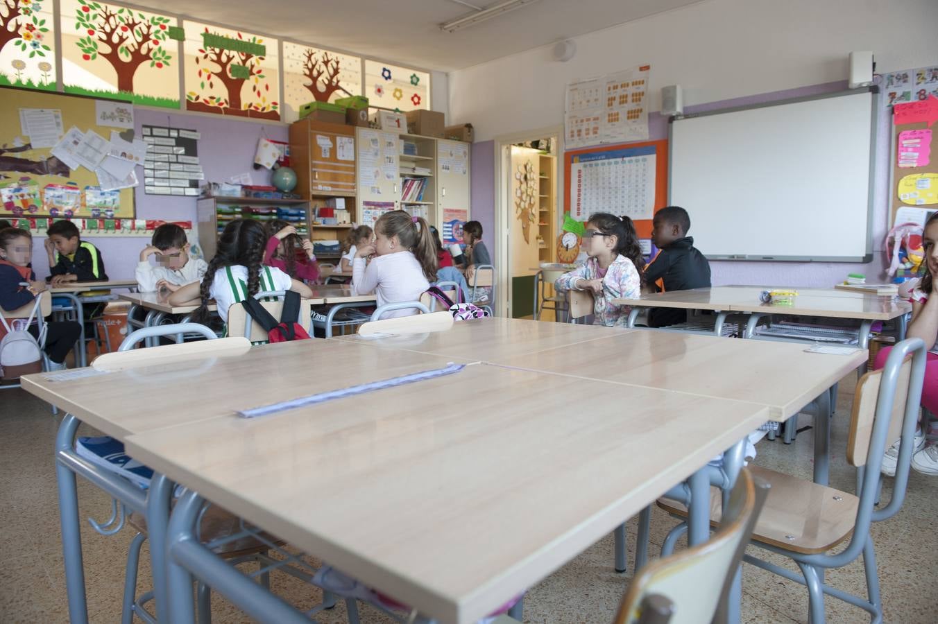 Imágenes del colegio María Sanz de Sautuola, en Santander, en este día de huelga en la educación