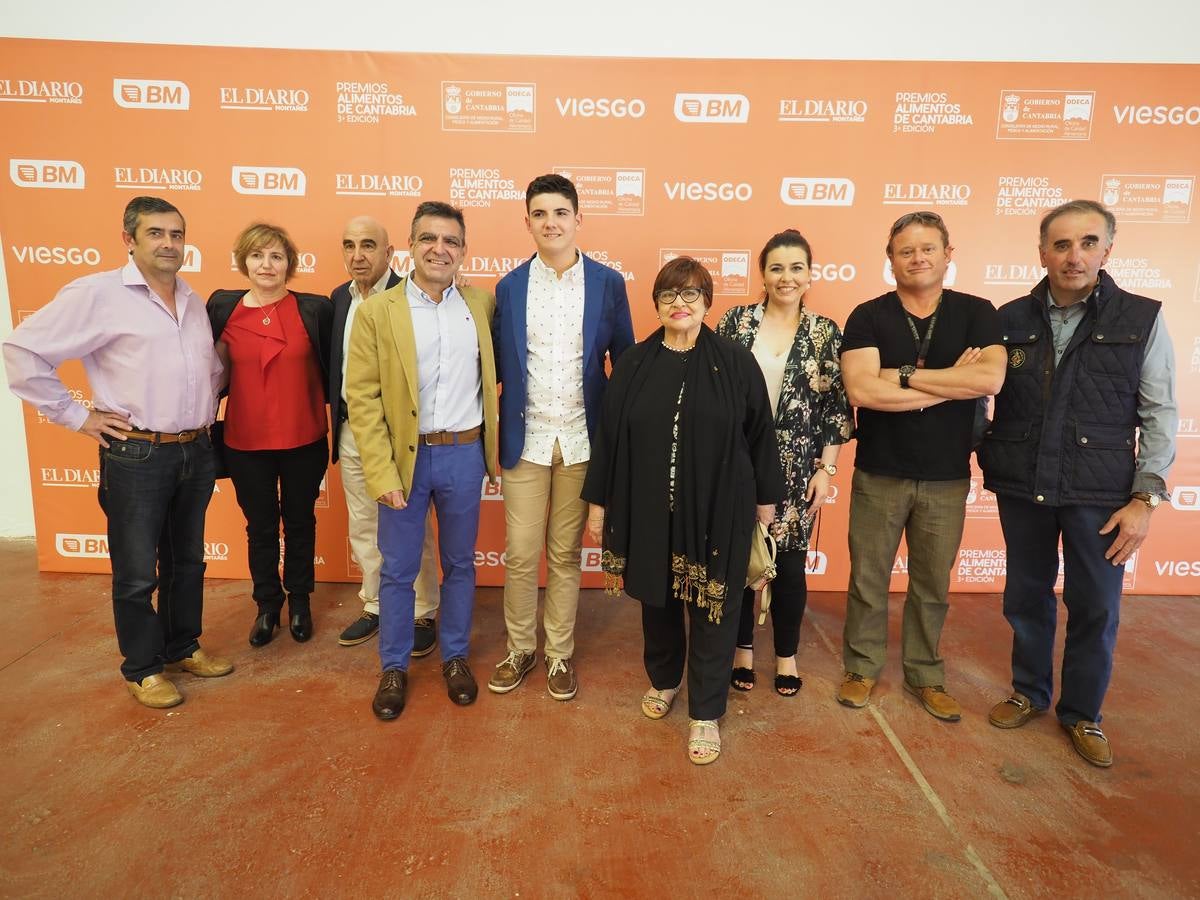 La gala de entrega de os Premios Alimentos de Cantabria reunió en Torrelavega a destacados representantes del sector agroalimentario de la región y de la sociedad de Cantabria.