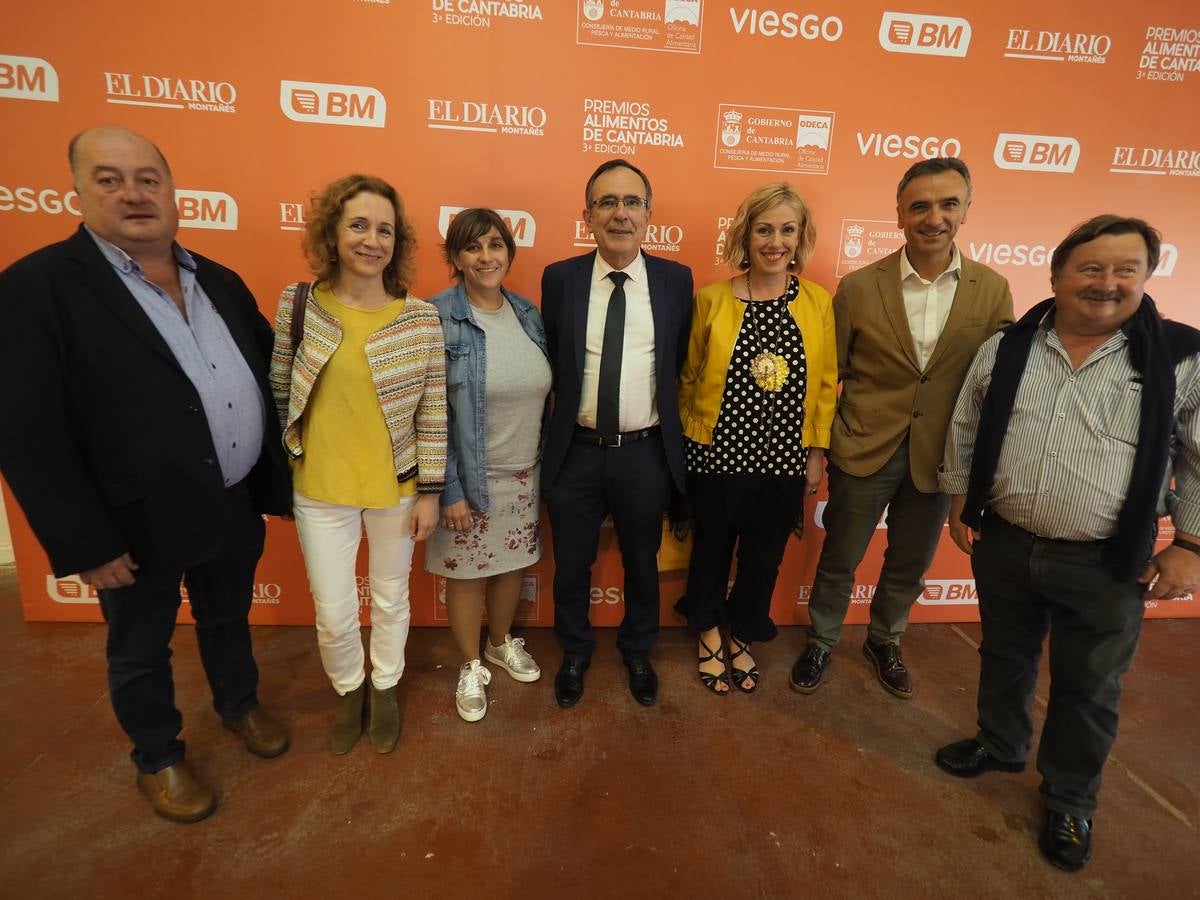 La gala de entrega de os Premios Alimentos de Cantabria reunió en Torrelavega a destacados representantes del sector agroalimentario de la región y de la sociedad de Cantabria.