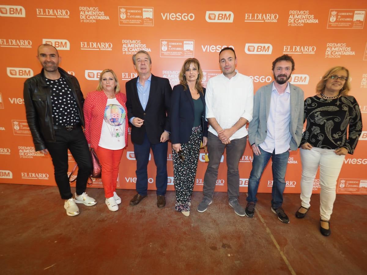 La gala de entrega de os Premios Alimentos de Cantabria reunió en Torrelavega a destacados representantes del sector agroalimentario de la región y de la sociedad de Cantabria.