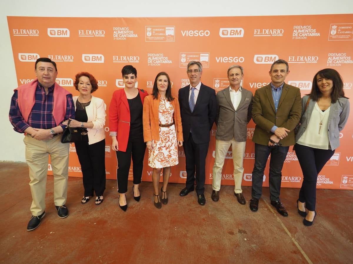 La gala de entrega de os Premios Alimentos de Cantabria reunió en Torrelavega a destacados representantes del sector agroalimentario de la región y de la sociedad de Cantabria.