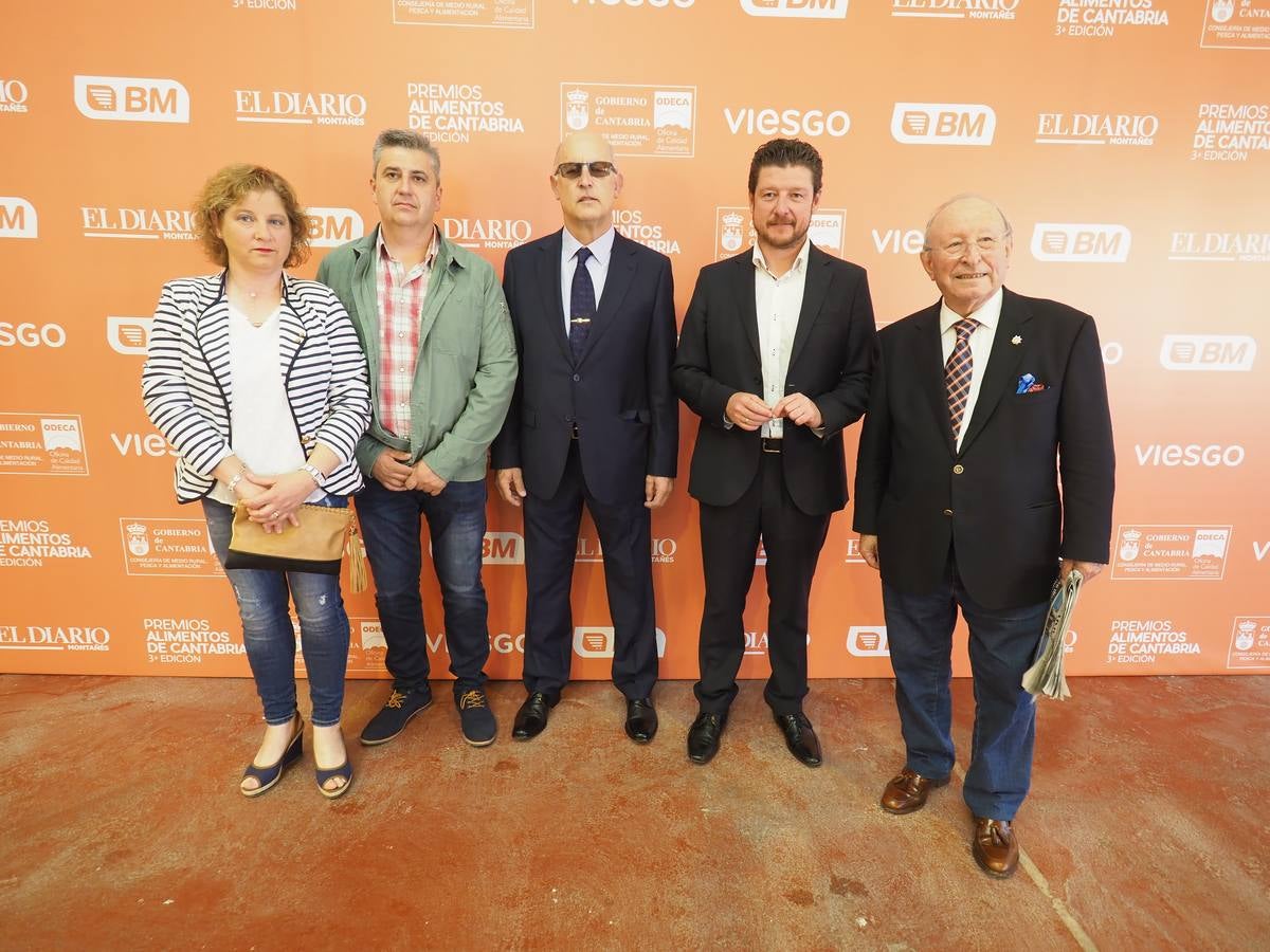 La gala de entrega de os Premios Alimentos de Cantabria reunió en Torrelavega a destacados representantes del sector agroalimentario de la región y de la sociedad de Cantabria.