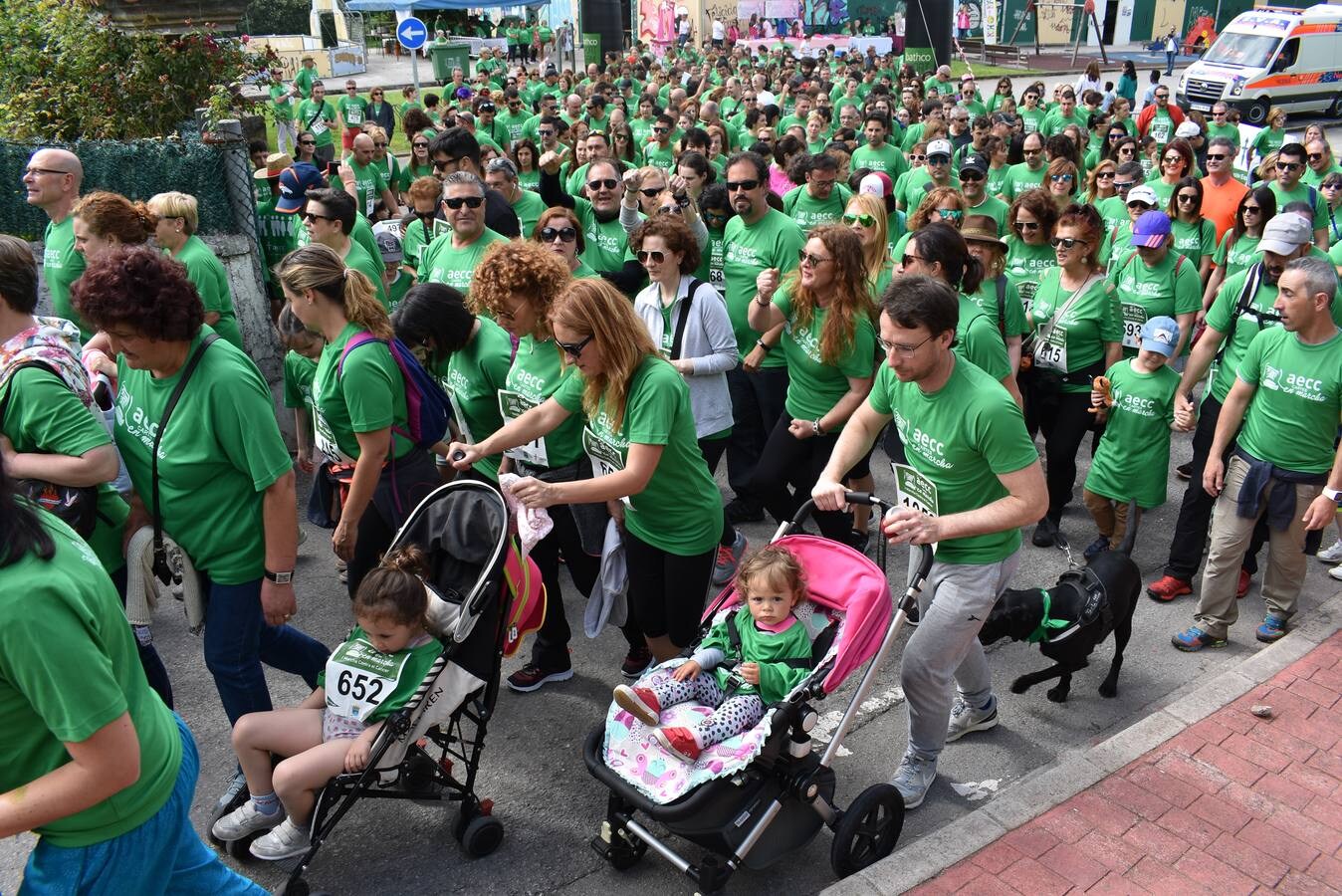 Fotos: Multitudinaria marcha contra el cáncer celebrada en Cartes