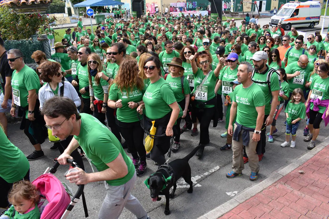 Fotos: Multitudinaria marcha contra el cáncer celebrada en Cartes