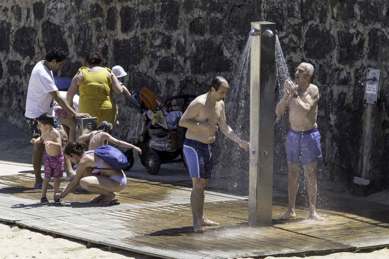 Fotos: Un domingo perfecto para ir a la playa en Cantabria