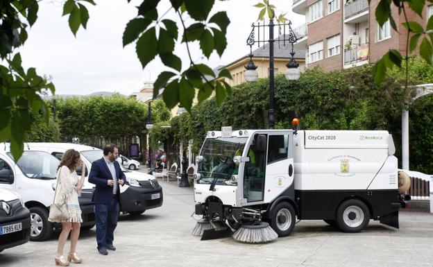 Torrelavega inicia la transición a los vehículos eléctricos para la limpieza de sus calles