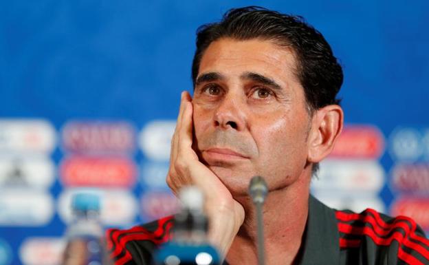 Fernando Hierro en rueda de prensa