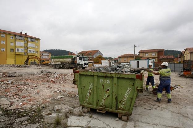 A pocos metros de la finca de la Sareb ha concluido el derribo de los antiguos talleres municipales. 