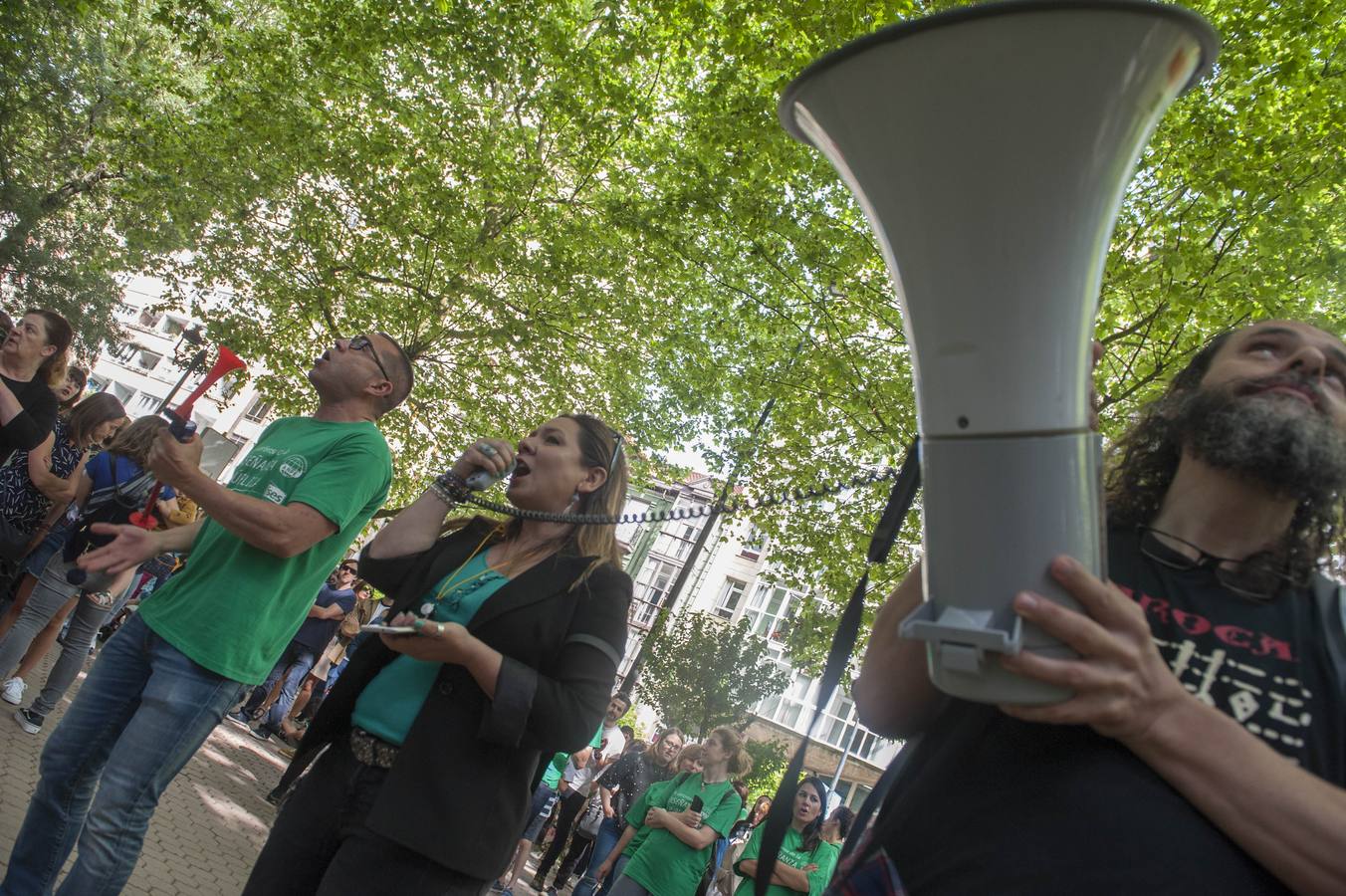 Fotos: Los maestros de Cantabria protestan ante la Consejería de Educación