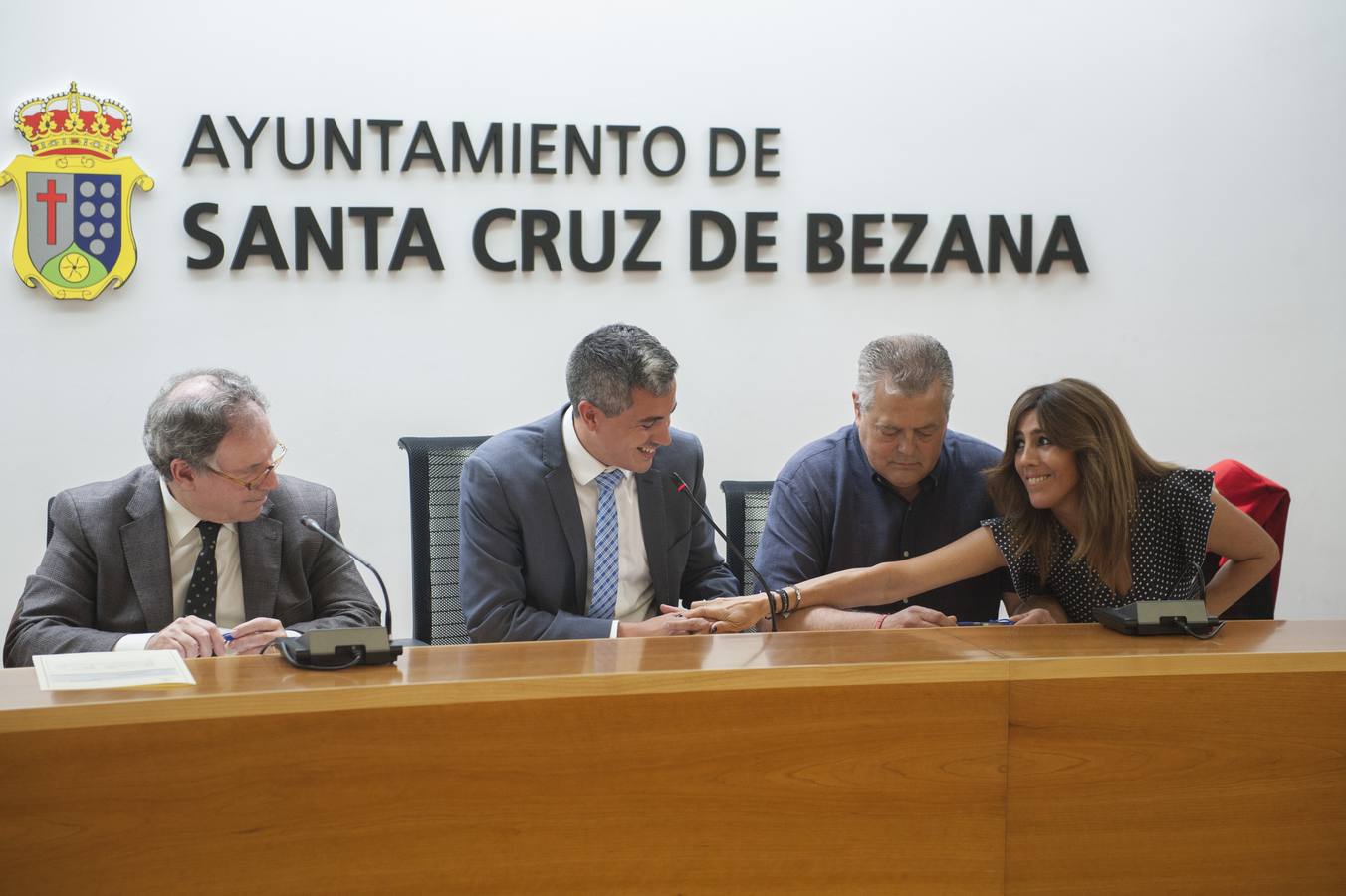 El pleno del Ayuntamiento de Bezana ve la renuncia del alcalde, Pablo Zuloaga, tras su nombramiento como delegado del Gobierno, y de su número dos, Raquel Saiz.