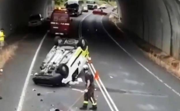 Así quedó la furgoneta afectada por el choque. 