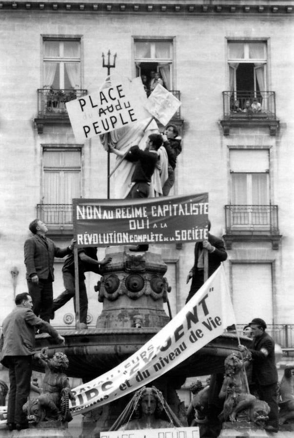 Fue un tiempo de ilusiones, de utopías… Los estudiantes tomaron las calles en mayo de 1968 para cargar contra la universidad, la sociedad de consumo y el sistema. Querían cambiar el mundo. Artistas e intelectuales cántabros recuerdan cómo vivieron un episodio histórico que se contagió a todo el mundo