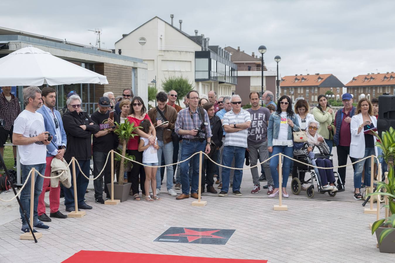 Fotos: Laura Revuelta y los pioneros del surf en Cantabria ya tienen sus estrellas en Somo